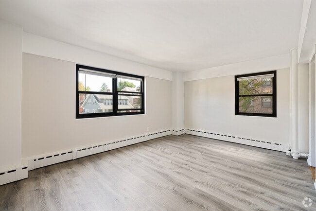 1BR, 1BA - 530SF - Living Room
