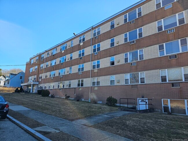 Photo - 70 Farmington Ave Unidad 4T Rental