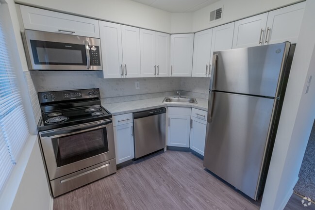 Sample Kitchen - Caln East Apartments