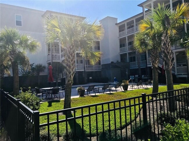 Photo - 111 Gascoigne Ave Unidad 204