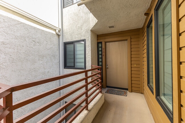 Photo - 400 N Louise St