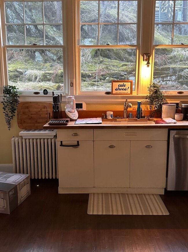 Photo - Beautiful Historical Home Fully Furnished In Downtown Juneau!