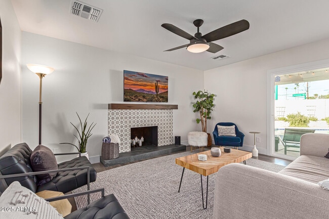 5202 E Karen Dr