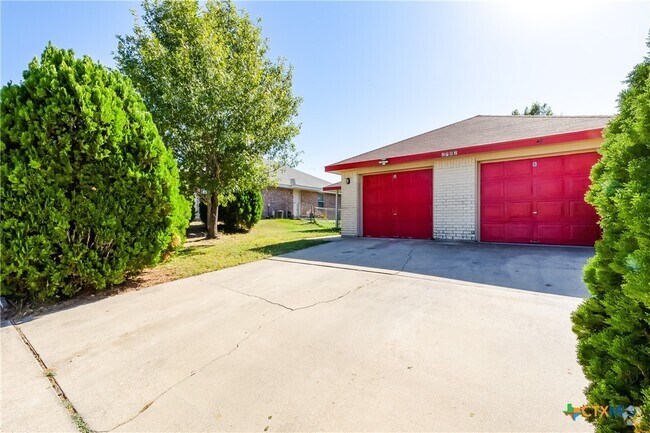 Building Photo - 2702 Alma Dr Rental