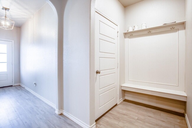 Photo - 2328 104th St