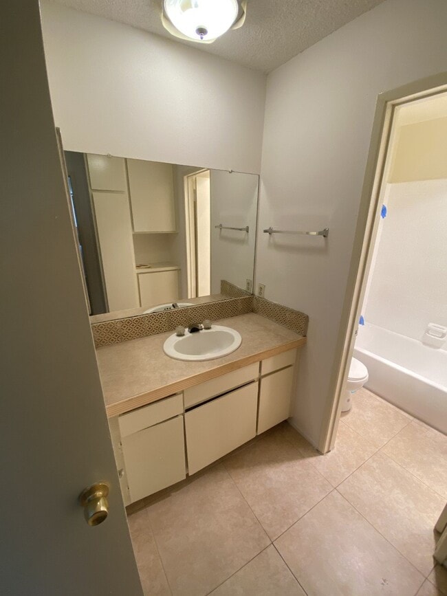 Photo - 815 S Crenshaw Blvd Unit 104