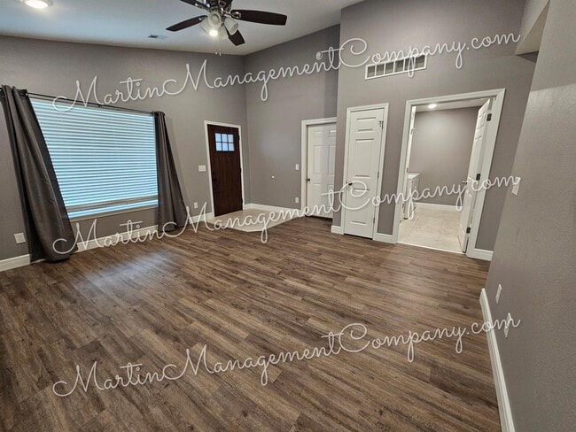 Photo - 3005 Aaron Ave