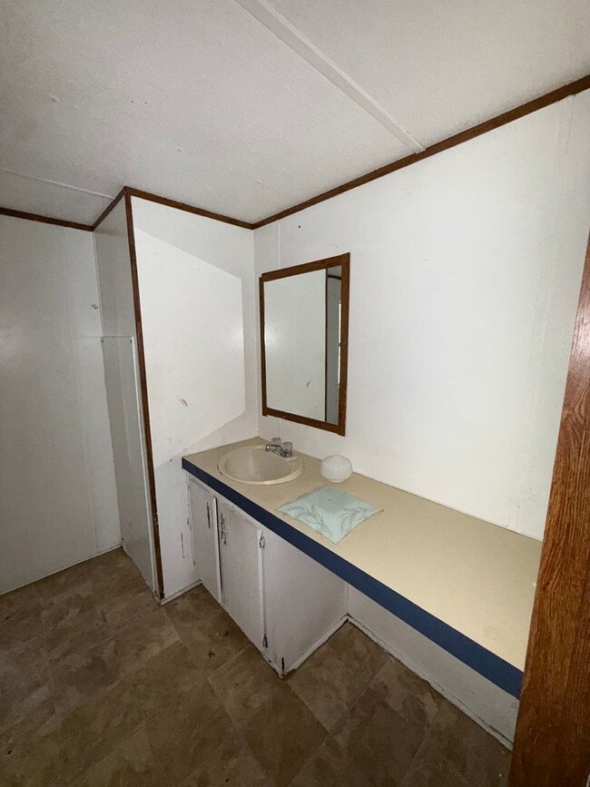 Photo - 3/2 Mobile Home Available!
