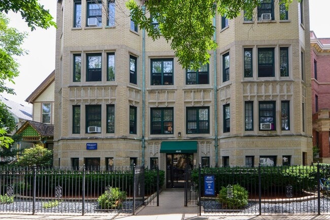 Building Photo - 4751 N Paulina St Unit K00J