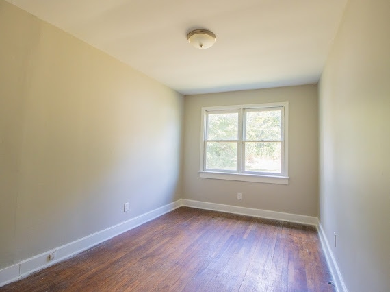 Photo - 9877 Redcliff Rd