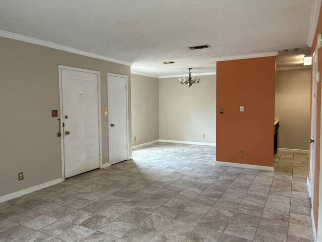 Photo - 1BR/1.5BA w/ Fireplace • Balcony • Pool Access in San Antonio