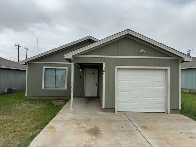 Building Photo - Fenced Backyard Garage *sec 8 approved* Rental