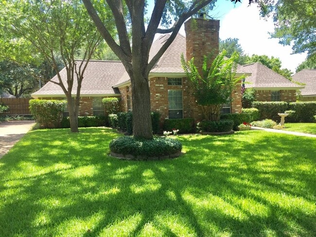 Building Photo - Updated Midway ISD Home