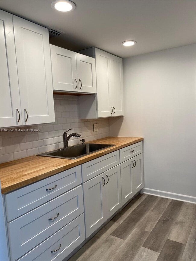 Photo - 801 SW 133rd Terrace Unidad 310K