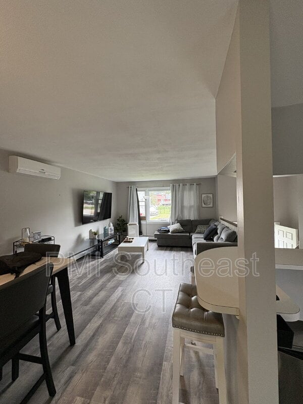 Photo - 223 Seneca Dr