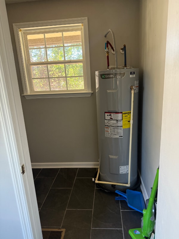 Photo - 1210 Hemlock Dr