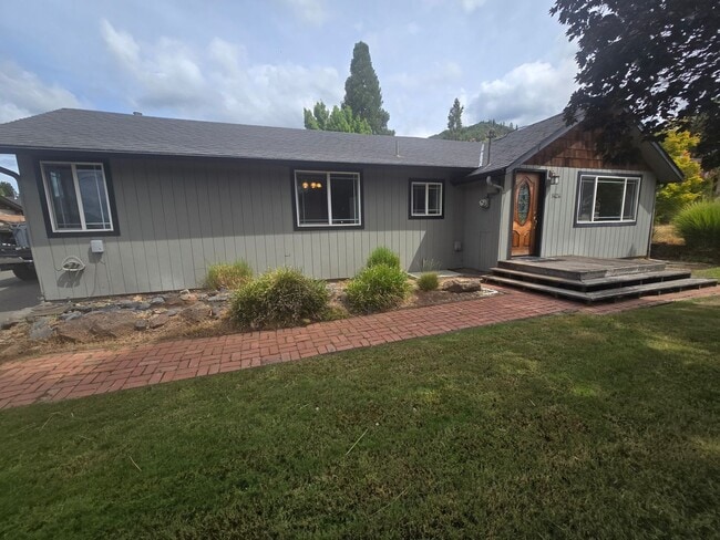 Building Photo - 3 bed 2 bath Family Home for Rent in Grant...