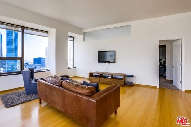 Photo - 1100 Wilshire Blvd Unit 2906
