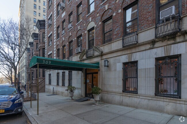 Photo - 305 W 104th St