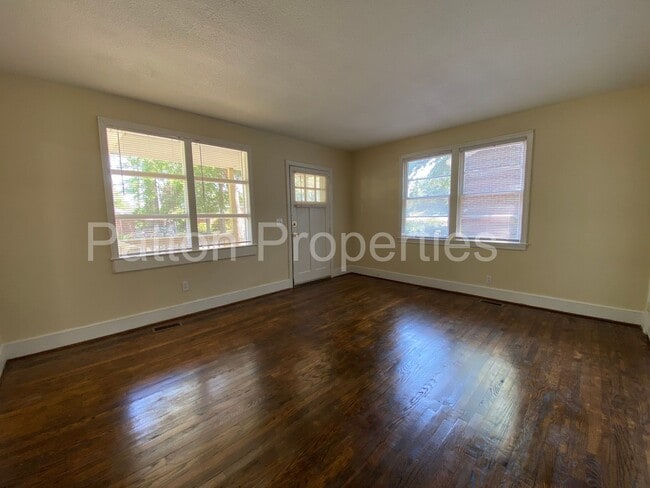Photo - Colonial Heights