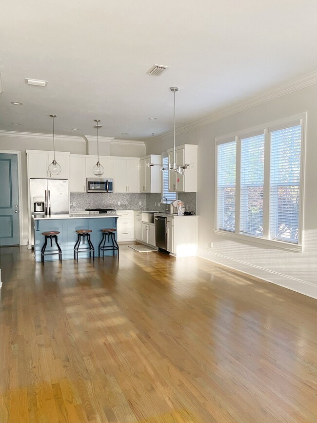 Photo - 1436 N Adams St