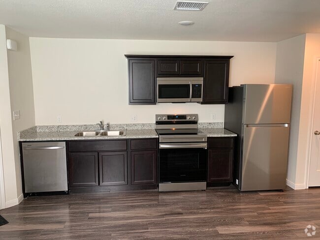 Building Photo - 1357 Beech St Rental