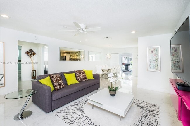 Photo - 210 SE 4th St