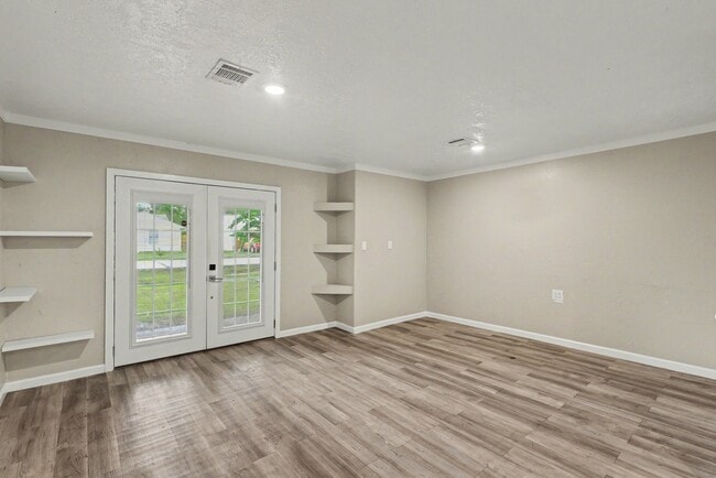 Photo - 13334 Emporia St