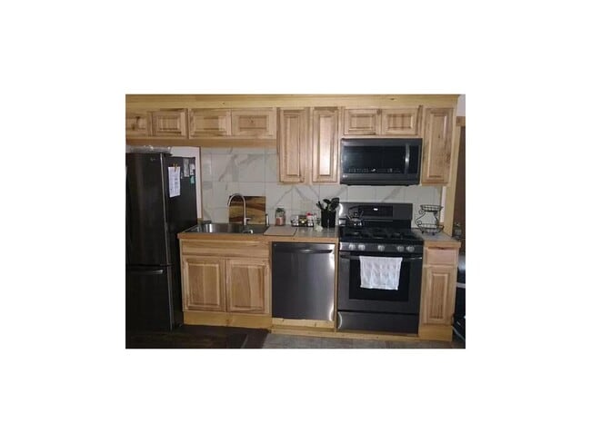 Kitchen - 3401 Hancock Rd