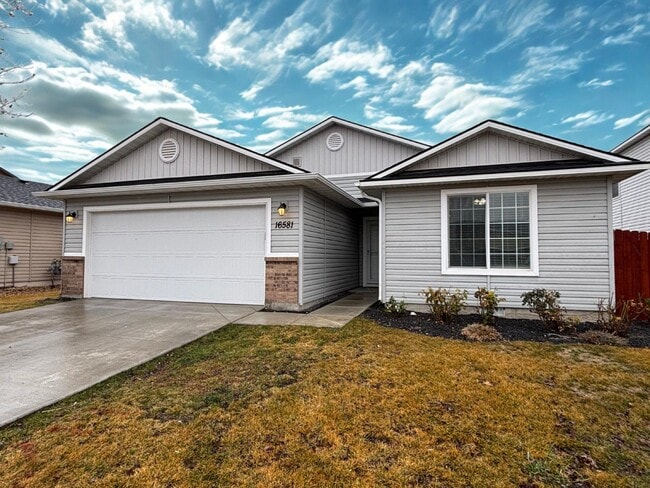 Building Photo - 16581 Berkley Ave