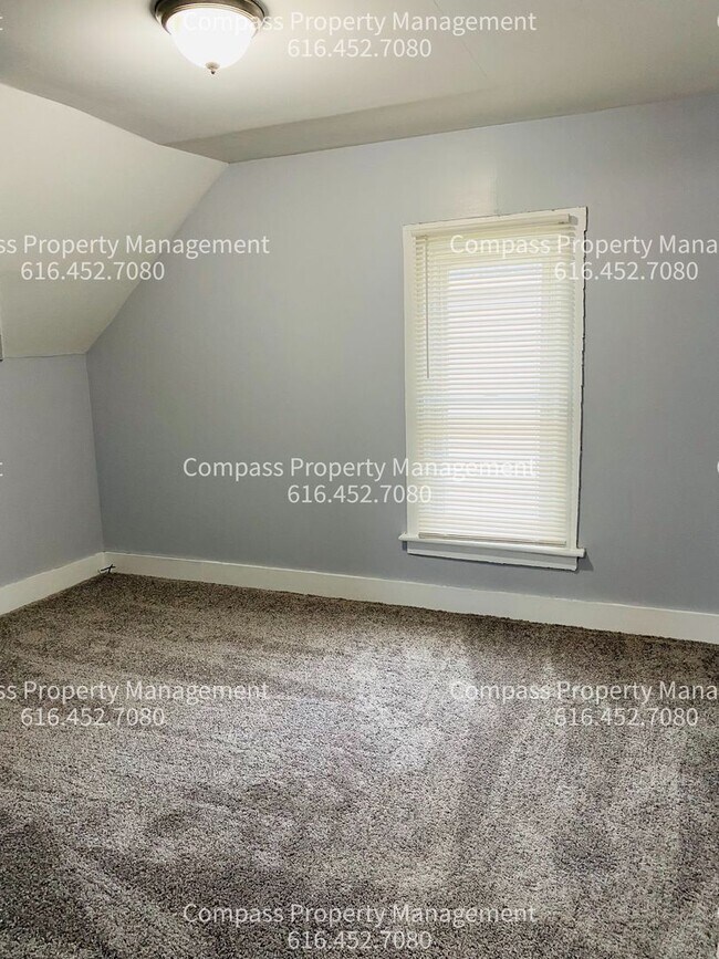 Photo - 728 Baxter St SE Unidad 2