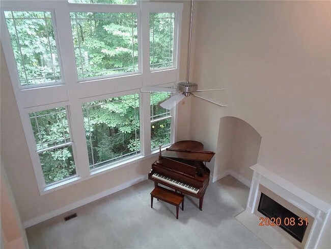 Photo - Room in House on Creekview Ridge Dr NE
