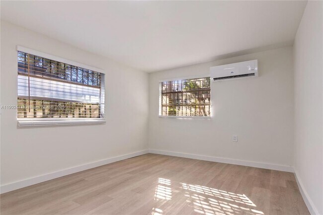 Photo - 218 SW 6th Ave