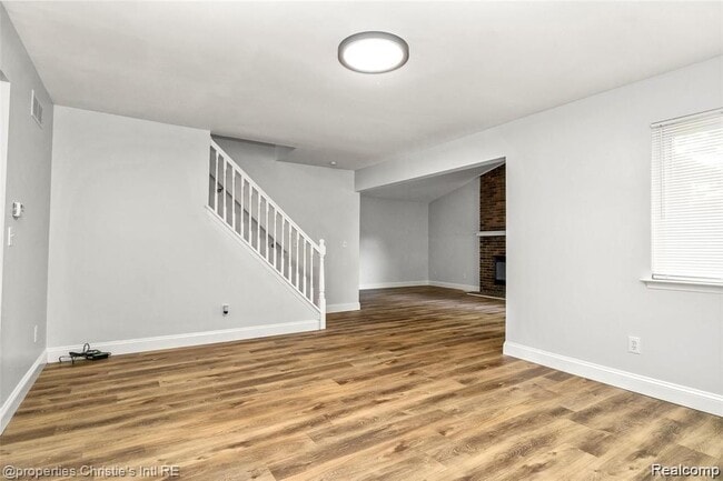 Photo - 21385 Deerfield Dr