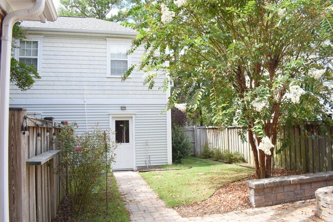 Building Photo - 393 Whisper Park Dr Rental