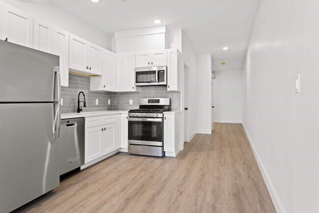 Building Photo - 1137 Washington St Unit 4