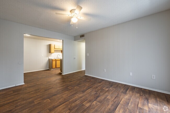 3BR, 2BA - 1012SF