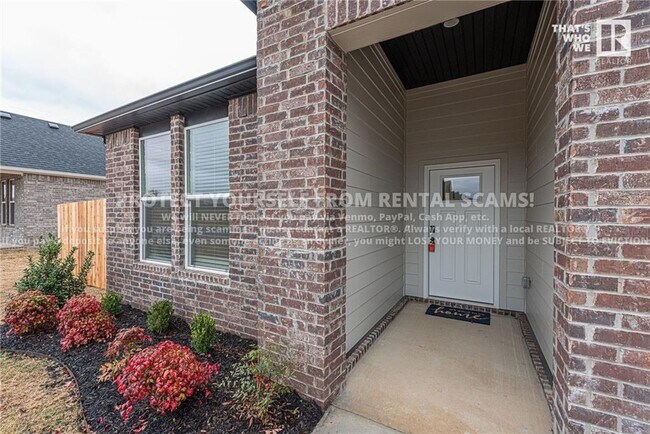 Photo - 566 Mcleod Dr