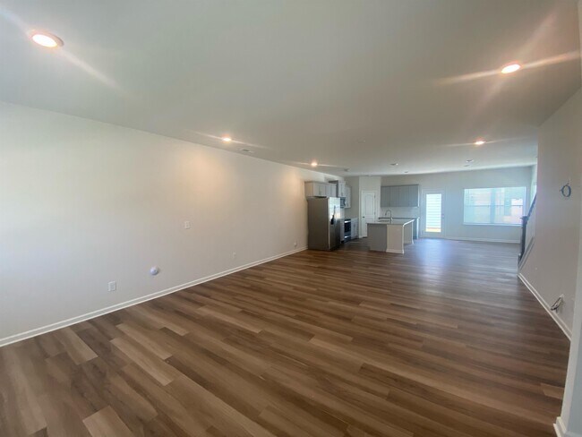 302 Sagecroft Ln