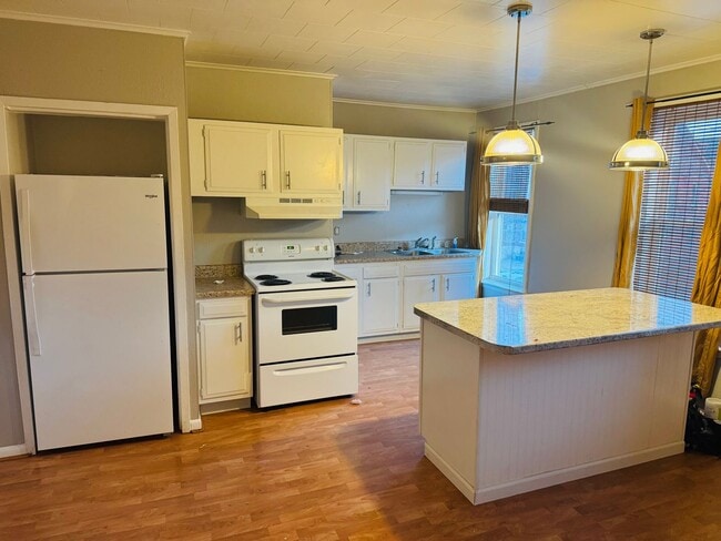 Photo - 253 W 17th St Unit 253 1/2 W 17th St