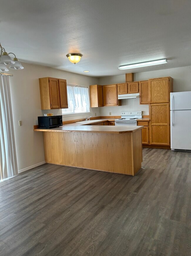 Photo - 405 Valleyview Ave