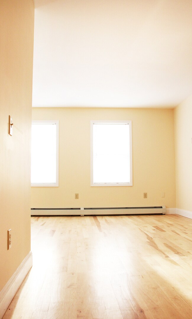359 St Paul St Unit 4