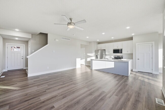 Photo - 526 43rd St SW