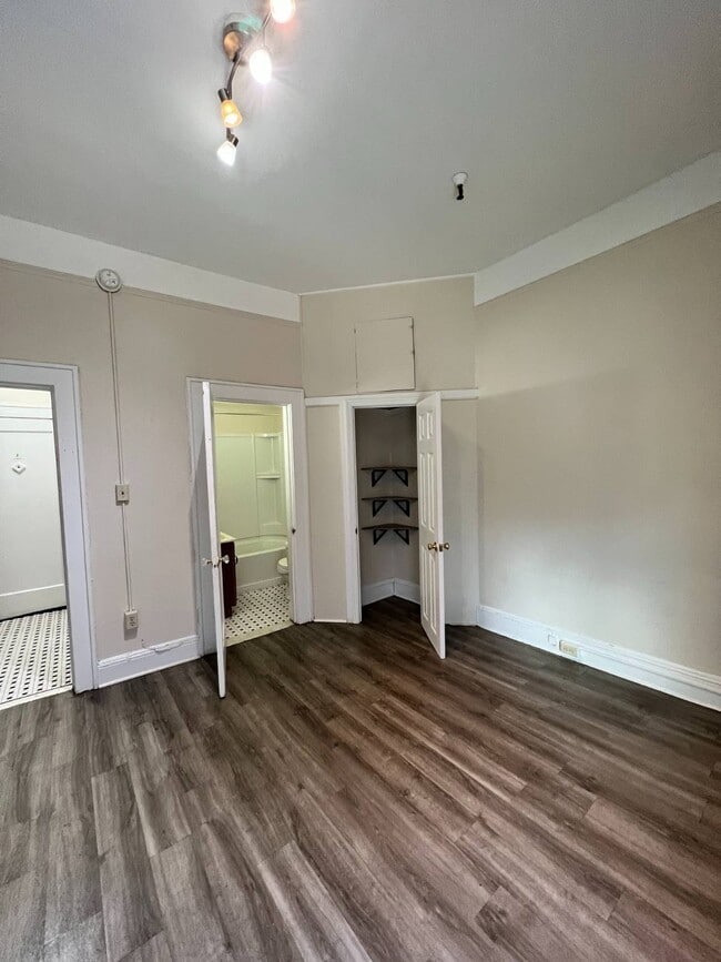Photo - 132 Jay St