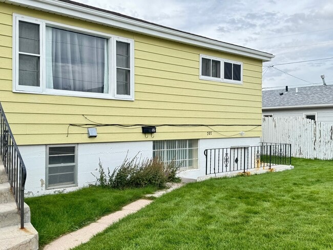 Photo - 1 BEDROOM, 1 BATHROOM, GARDEN LEVEL APARTM...