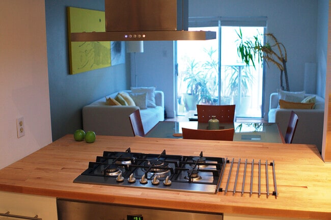 Photo - 1615 Meridian Ave Unit 204