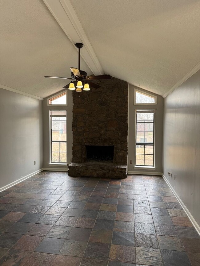 Photo - 204 Morgan Ln