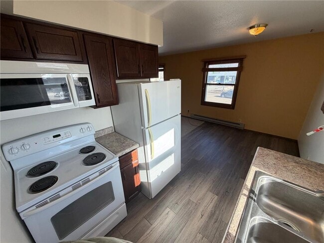 Building Photo - 706 1st St S