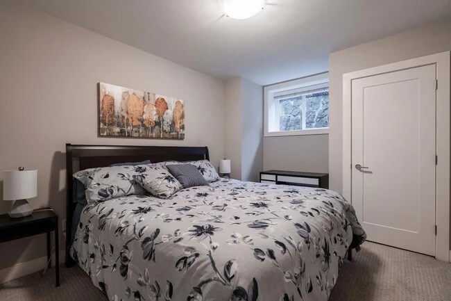 610 6th St E Unit 2 Bedroom Half-Basement Suite