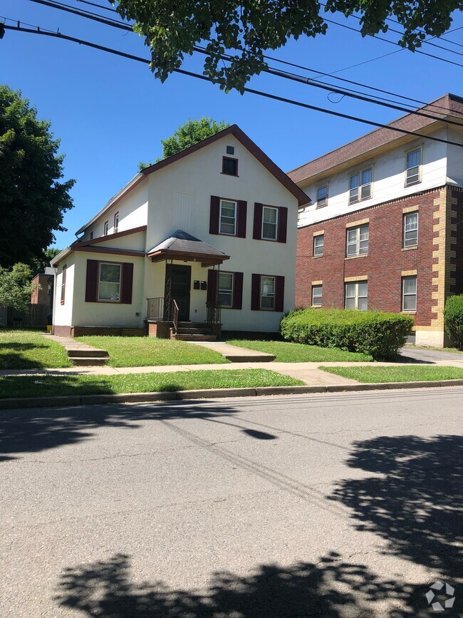 Building Photo - 7 Seminary Ave Rental